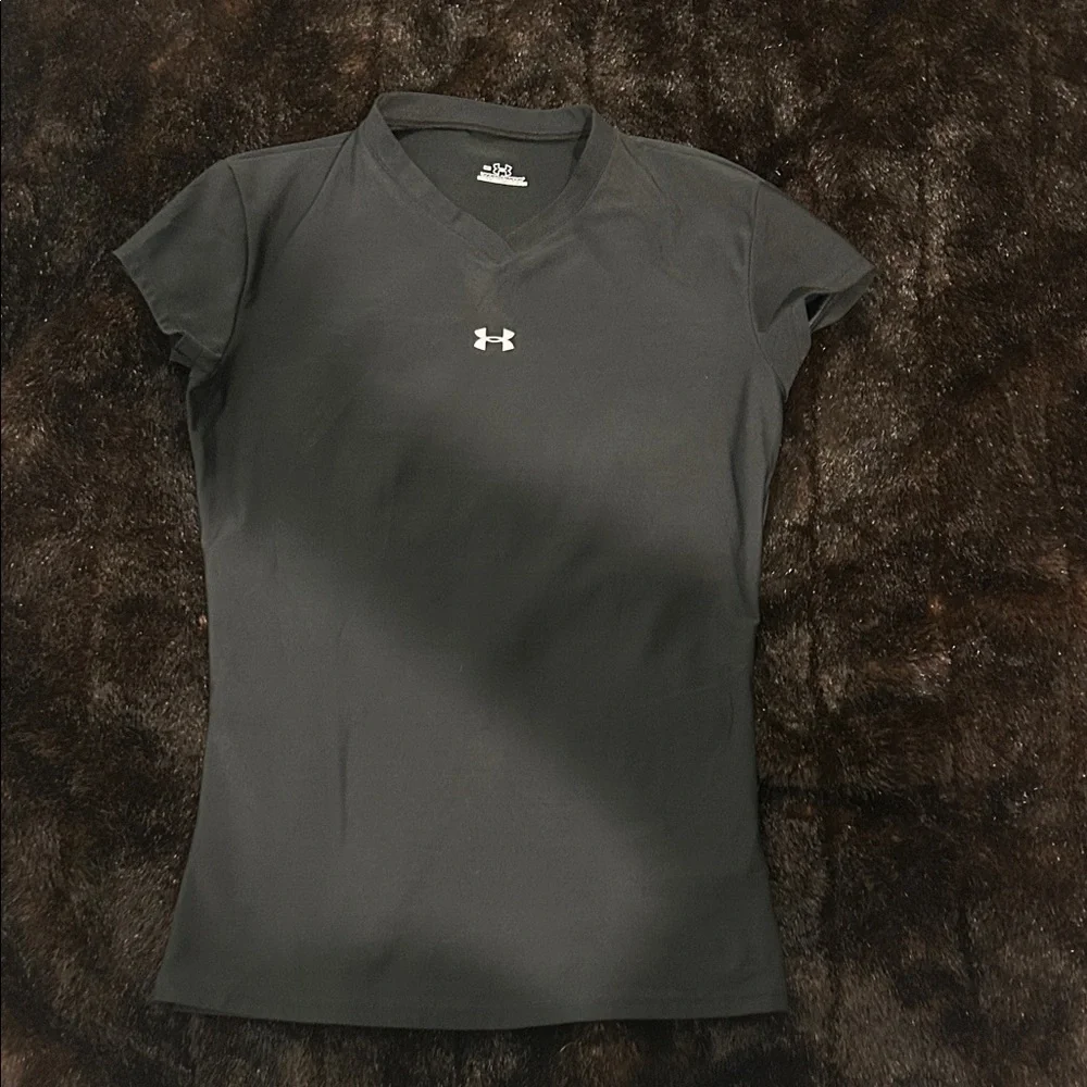 Under Armour HeatGear Black V-Neck Athletic Tee Women’s Small Workout Gym Shirt